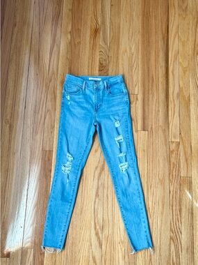Levi’s 720 Distressed Light Blue Jeans high rise súper skinny womens size 26
